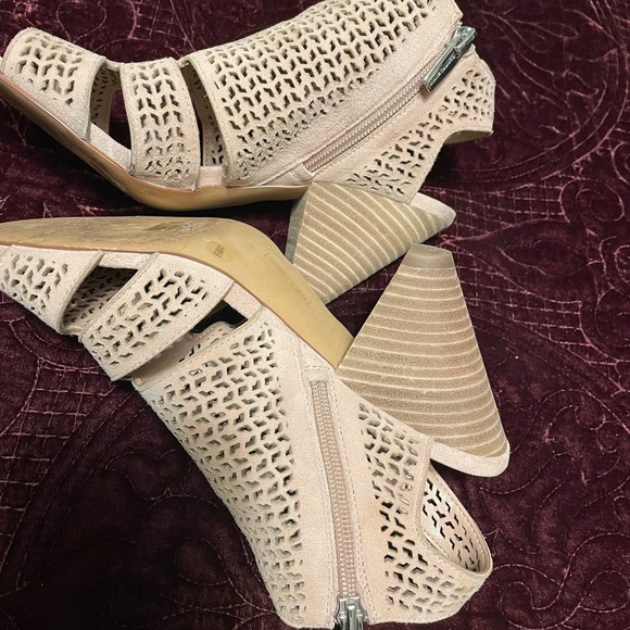 Shoes - Picture 7 of 11